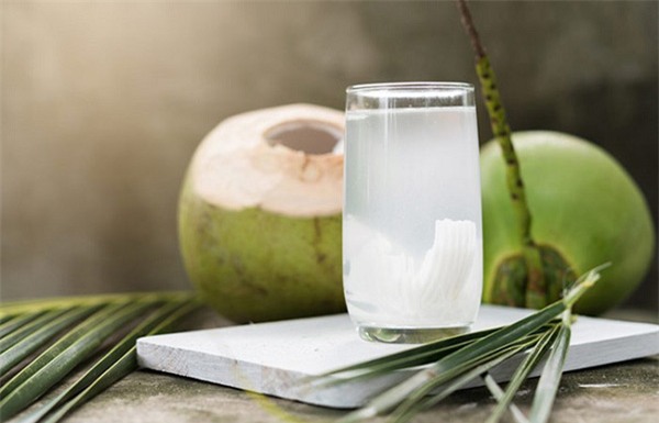 Nước dừa tốt cho bệnh nhân gan nhiễm mơ